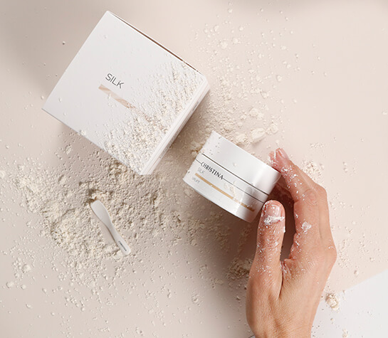 Silk, Christina termékcsalád, kozmetikum, innovatív bőrápolás, ránctalanítás, anti-aging, selyemszál